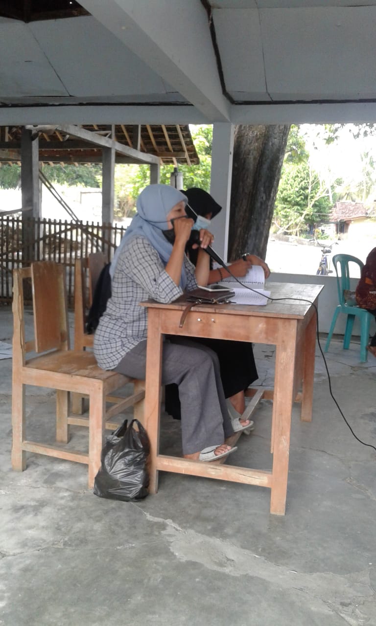 Petugas Puskesmas Sosialisasikan Vaksinasi untuk Lansia